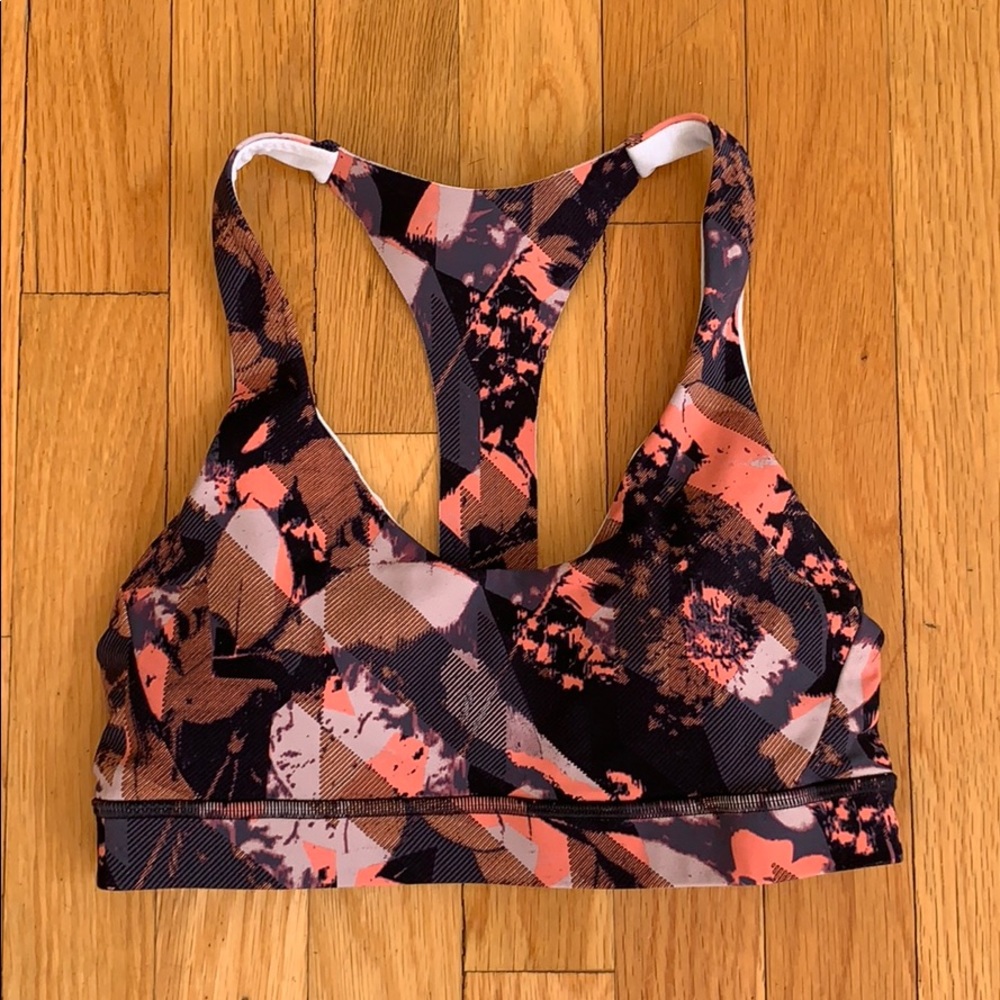 Lululemon Sports Bra size 6 with inserts.